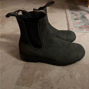 Blundstone boots / booties